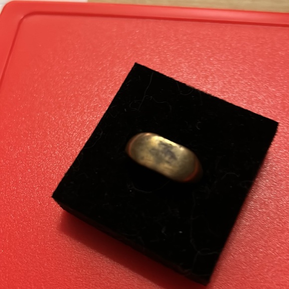 A flat face ring. - Picture 3 of 3